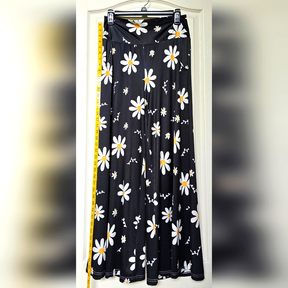 Black Daisy-Print Wide Leg Pants - Black/White/Yellow